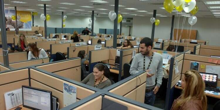 Average wage in Israel approaches 10,000 shekels