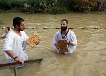 Orthodox Christians re-enact Jesus' baptism in Jordan River