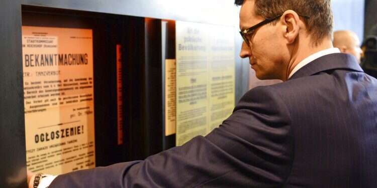 Poles abroad asked to report 'anti-Polish' displays to authorities