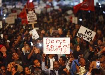 Thousands protest Israel's plan to deport illegal African migrants