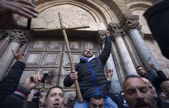 Church of the Holy Sepulchre to reopen after tax spat