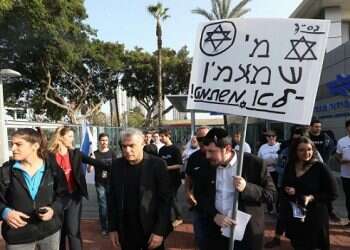 Haredi supporter at Yesh Atid rally exposed as impostor