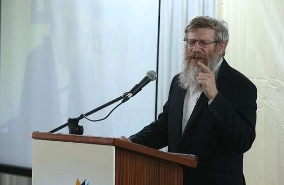 Rabbi dismissed from IDF course for opposing women's service