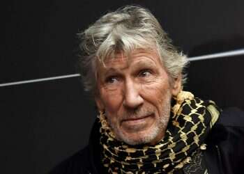 Rocker Roger Waters recites Palestinian poetry to protest US policy