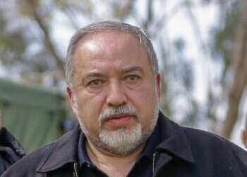 Defense minister bans bereaved Palestinian families from alternative Memorial Day ceremony