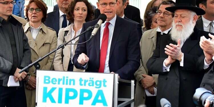 Thousands of Germans don kippot in marches against anti-Semitism