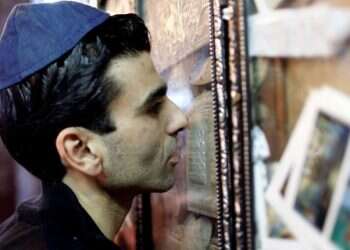 In Tunisia, Jews gather at Africa's oldest synagogue under tight security