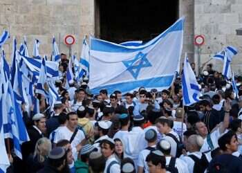 Hundreds march in Old City parade to mark Jerusalem Day
