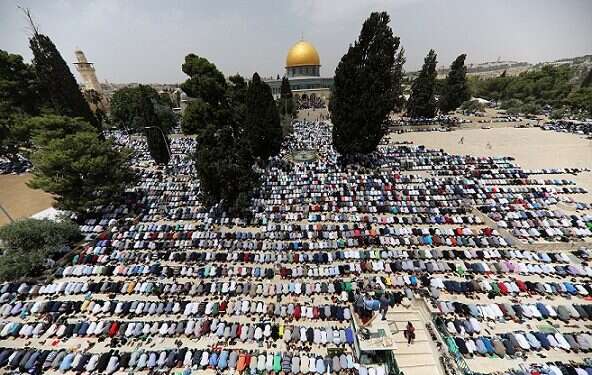 Palestinians pray on the Temple Mount on the second Friday of the holy month of Ramadan Despite rising tensions, Israel maintains calm on Temple Mount