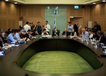 Bill: Secular employees may also refuse to work on Shabbat