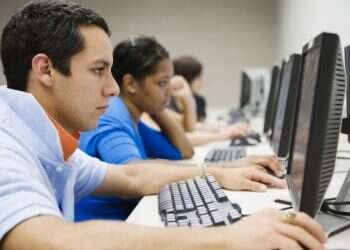Israelis work more hours than any in Western world, OECD reports