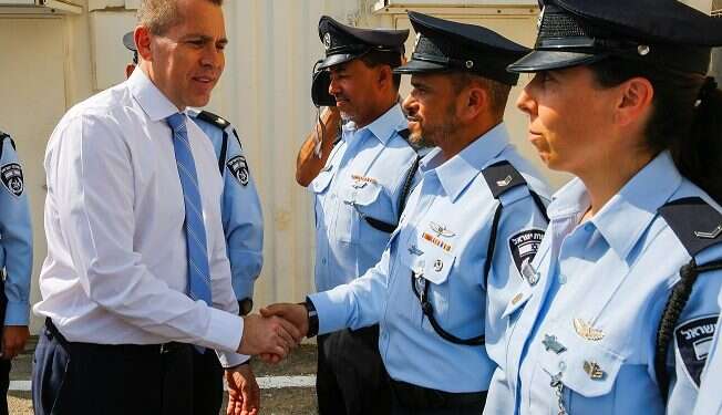 Public security minister wants police included in prayer for soldiers' welfare