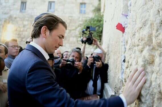 Austrian leader honors Shimon Peres during Jerusalem visit