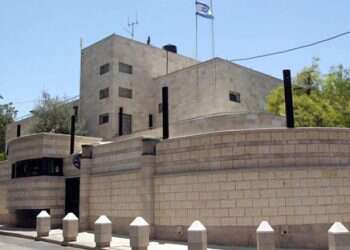 'Cooks at Prime Minister's Residence served food with ‎glass shards,' associates say