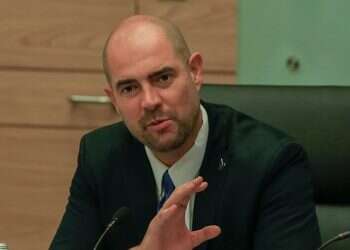 Haredim furious as PM makes statement supporting surrogacy for single men