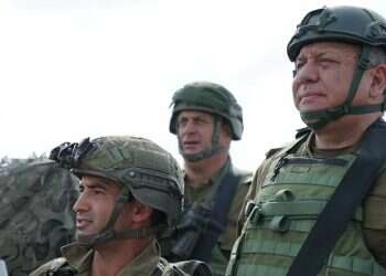 IDF hits balloon terror cell in Gaza; border crossing may not reopen