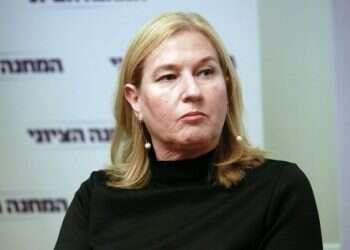 Tzipi Livni named opposition leader in deal with Labor chair