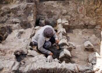 1,800-year-old wine jug factory found in central Israel