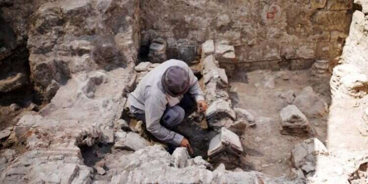 1,800-year-old wine jug factory found in central Israel