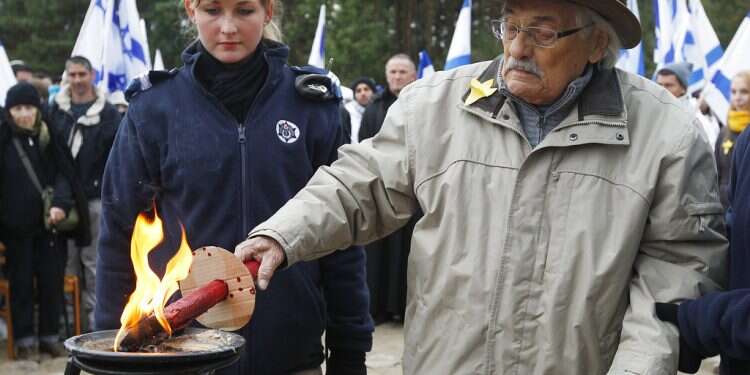 Treblinka death camp survivor Samuel Willenberg Ceremony marks 75 years since Treblinka death camp revolt