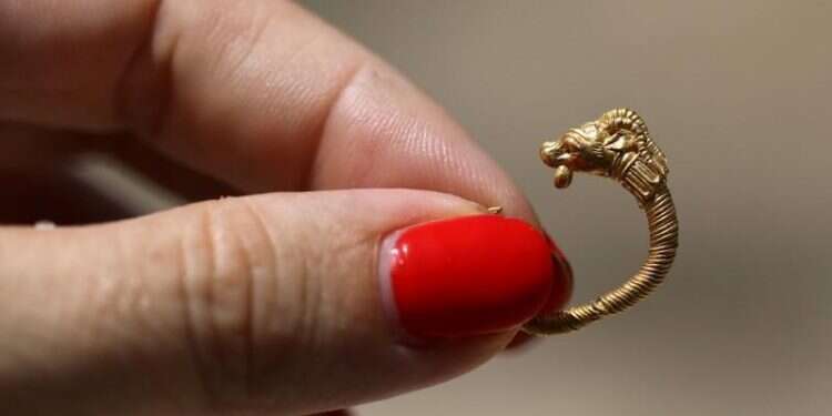 Find of ancient gold earring reflects Greek rule over Jerusalem