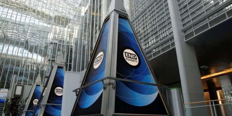 World Bank grants unemployed Gazans $17 million in ‎aid