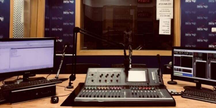 Haredi radio station to pay NIS 1 million in ‎damages for excluding women ‎