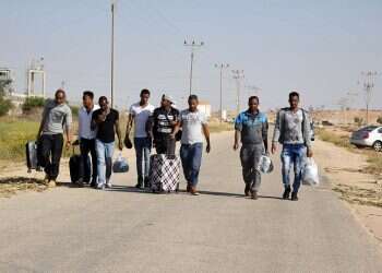 Justice minister moves to override court to enable migrant deportation