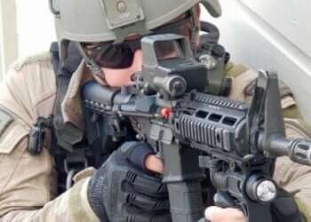 Border Police issues 'stabbing resistant' gloves to officers