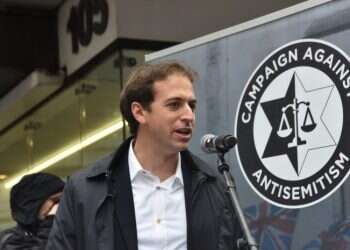 Poll: 40% of British Jews considering leaving UK ‎over anti-Semitism