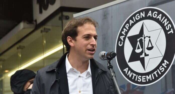 Poll: 40% of British Jews considering leaving UK ‎over anti-Semitism