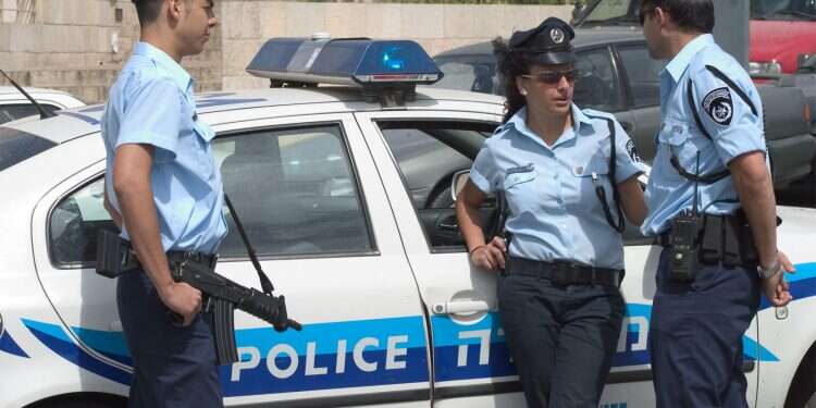 Move does right by the Israel Police and its veterans Government ministries take 22B shekel cut in favor of police salaries