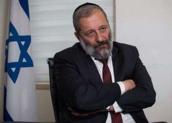 Police recommend indicting Interior Minister Deri for corruption