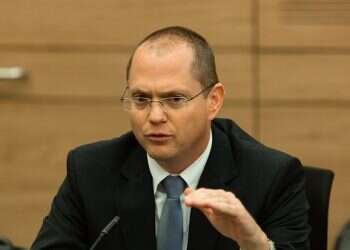 Terrorists will not be eligible for early parole, Knesset rules
