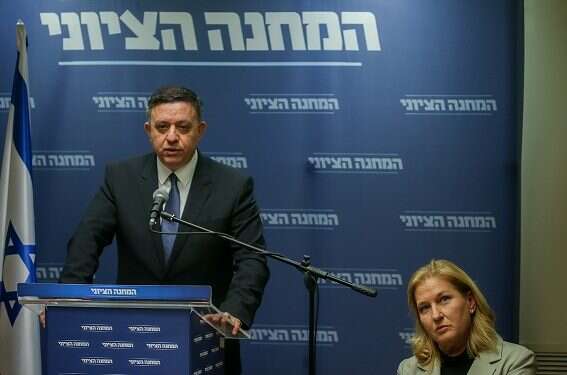 First polls after election news predict Likud win, Zionist Union crash