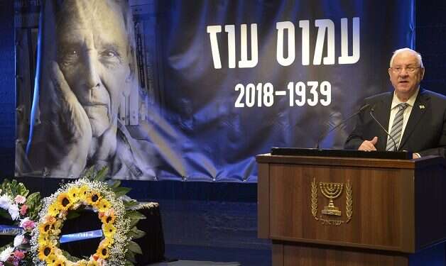 President Reuven Rivlin eulogizes Amos Oz in Tel Aviv Israel bids farewell to author, peace advocate Amos Oz