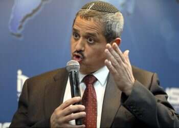 Former police chief says PM won't evade bribery charges