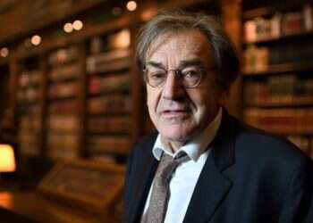 Jewish philosopher attacked by yellow vest protesters in France