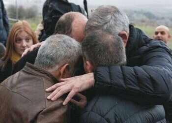 Blue and White talks a lot and says nothing