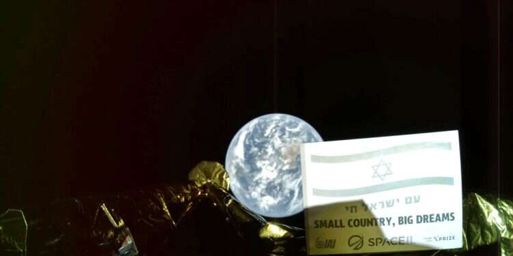 Israeli spacecraft snaps ultimate selfie on way to moon