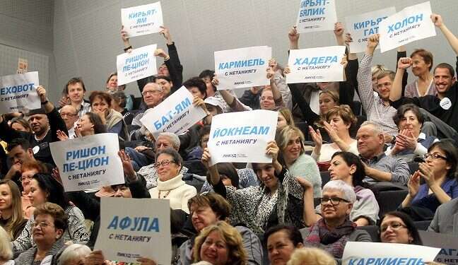 Russian-speaking immigrants at a Likud event at Bar-Ilan University ahead of the 2015 election The Russian vote still counts