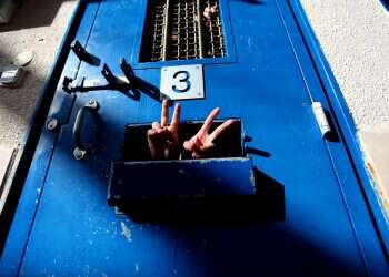 Hamas prisoners attack 2 prison guards, 1 in serious condition