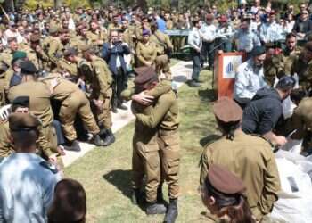 Over 1,000 attend lone soldier's funeral after media campaign