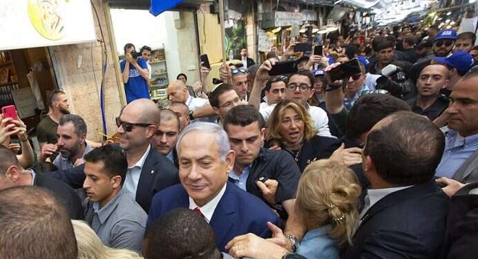 Prime Minister Benjamin Netanyahu visits the Mahane Yehuda market in Jerusalem the day before the Knesset election Netanyahu's 5th mandate: A condemnation of elitism