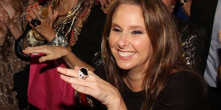 Israel Police recommend bribery charges against Bank Hapoalim controlling shareholder Shari Arison