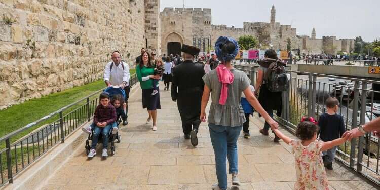 Jerusalem by the numbers: Population outflow checked, high-tech flourishing