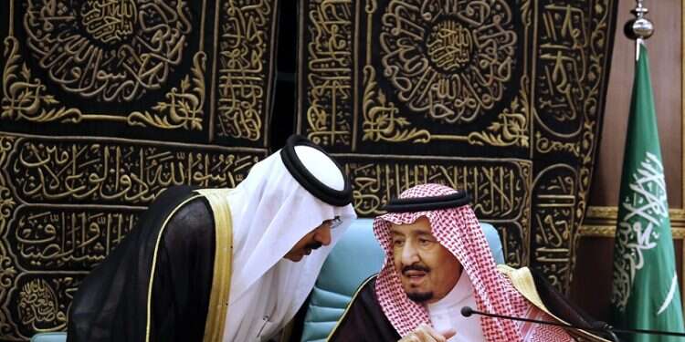 Saudi king slams Iran's 'terrorist acts' at Islamic summit