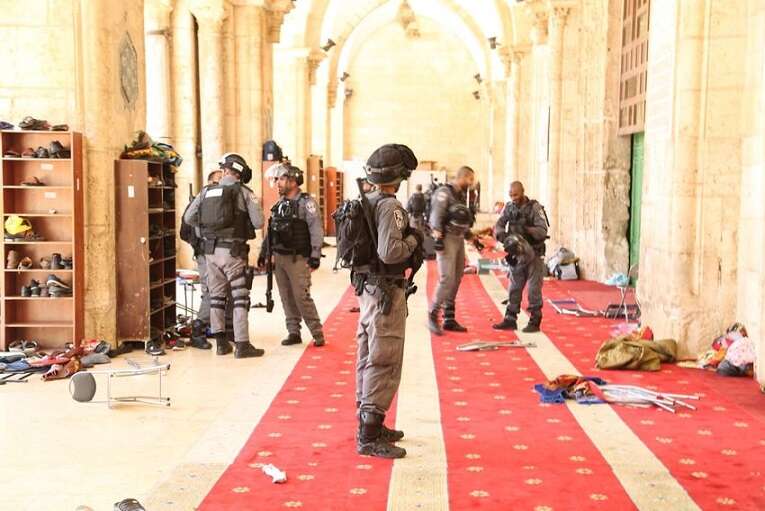 Riots break out in Jerusalem as police allow Jews on Temple Mount
