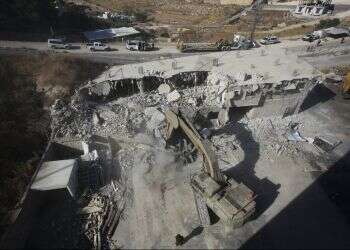 Israeli crews demolish Palestinian homes in east Jerusalem