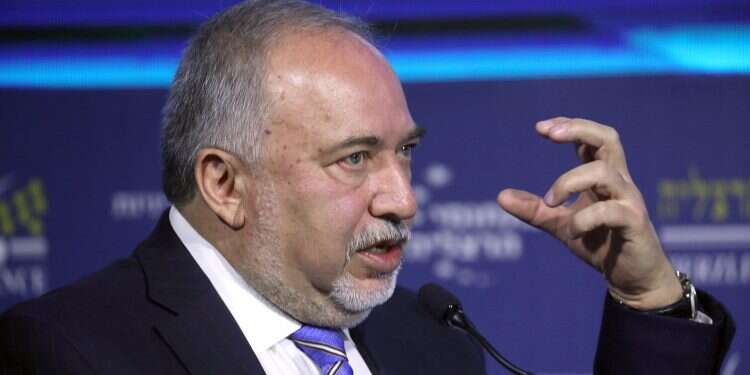 Yisrael Beytenu leader Avigdor Lieberman Poll: 'Mega-right' bloc would win 19 seats, Lieberman will decide